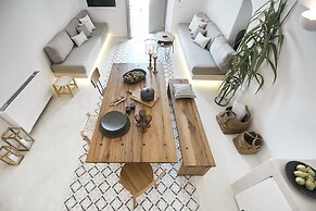 White and Co. La Torre Suites