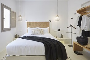 White and Co. La Torre Suites