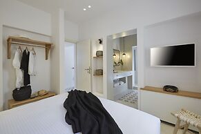 White and Co. La Torre Suites