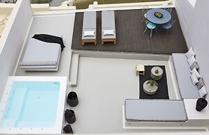 White and Co. La Torre Suites