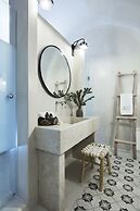 White and Co. La Torre Suites