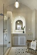 White and Co. La Torre Suites