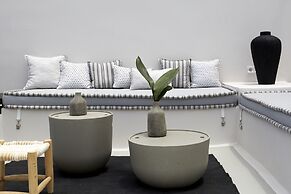 White and Co. La Torre Suites