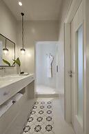 White and Co. La Torre Suites