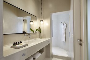 White and Co. La Torre Suites