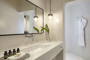 White and Co. La Torre Suites