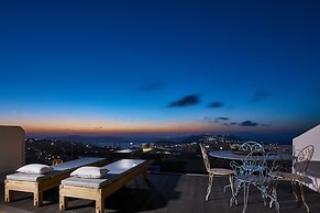 White and Co. La Torre Suites