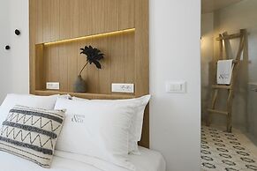 White and Co. La Torre Suites