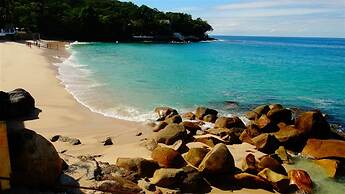 Unlimited Luxury LEVIS CONDO