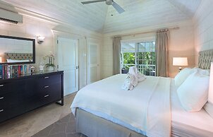 Bluff Cottage by Altman