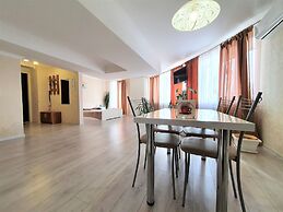 Megapolis Apartments on Bolshaya Manezhnaya street 13V