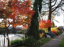 Redwood Hyperion Suites