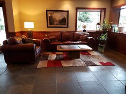 Redwood Hyperion Suites