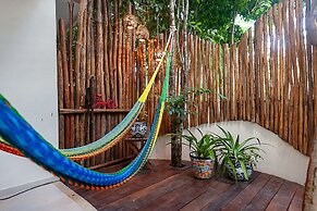 Puerta Zama 107 by BRM