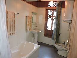 Appollo eleven group of houseboats