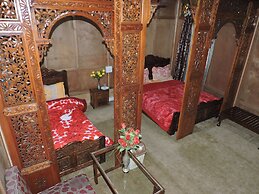 Appollo eleven group of houseboats