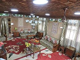 Appollo eleven group of houseboats