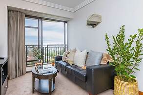 Central 2 Bedroom with Free Parking