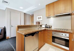 Metropolis 2 Bedroom Park Suite