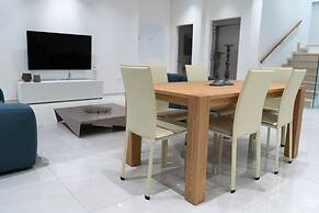 Vivo Mare Beachfront - Seaview Villas