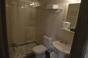 The Lodge Inn Hotel