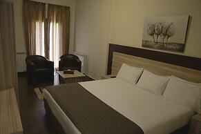 The Lodge Inn Hotel