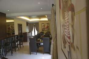 The Lodge Inn Hotel