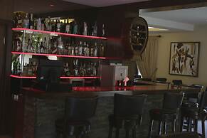 The Lodge Inn Hotel