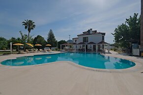 Club Mel Holiday Resort