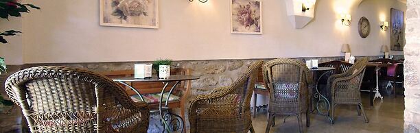 Hostal - Restaurante Emilia