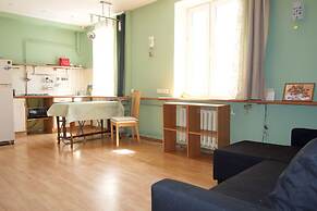 LUXKV Apartment on Staropimenovskiy 4