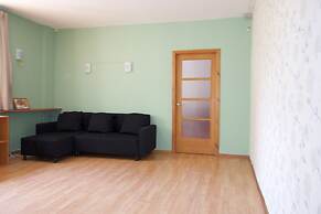 LUXKV Apartment on Staropimenovskiy 4