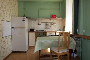 LUXKV Apartment on Staropimenovskiy 4