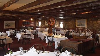 Crusoe Hotel
