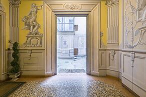 Wonderful, Quiet and Bright Apartment. In the Center Historian