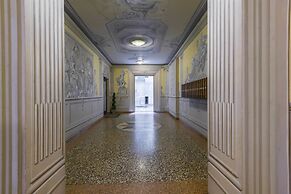 Wonderful, Quiet and Bright Apartment. In the Center Historian