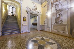 Wonderful, Quiet and Bright Apartment. In the Center Historian