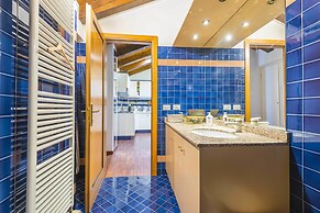 Wonderful, Quiet and Bright Apartment. In the Center Historian