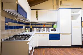 Wonderful, Quiet and Bright Apartment. In the Center Historian