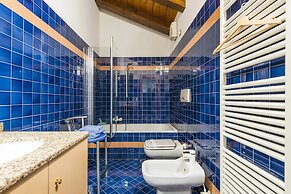 Wonderful, Quiet and Bright Apartment. In the Center Historian