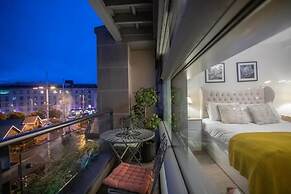 Live in Leeds Millenium Square Apartment