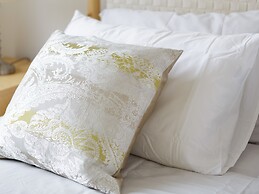 Live in Leeds Millenium Square Apartment