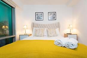 Live in Leeds Millenium Square Apartment