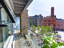 Live in Leeds Millenium Square Apartment