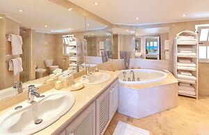 Reeds House Penthouse 12 by Altman