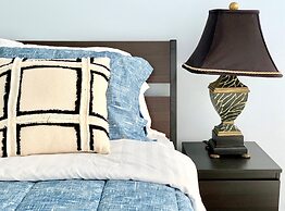 Exquisite 55th Floor 2 Bed 2 Bath Parking