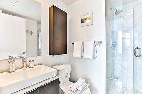 Exquisite 55th Floor 2 Bed 2 Bath Parking