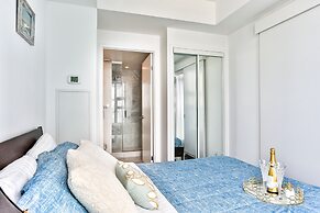 Exquisite 55th Floor 2 Bed 2 Bath Parking