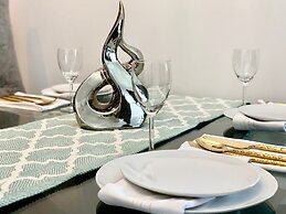 Exquisite 55th Floor 2 Bed 2 Bath Parking