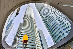 Exquisite 55th Floor 2 Bed 2 Bath Parking